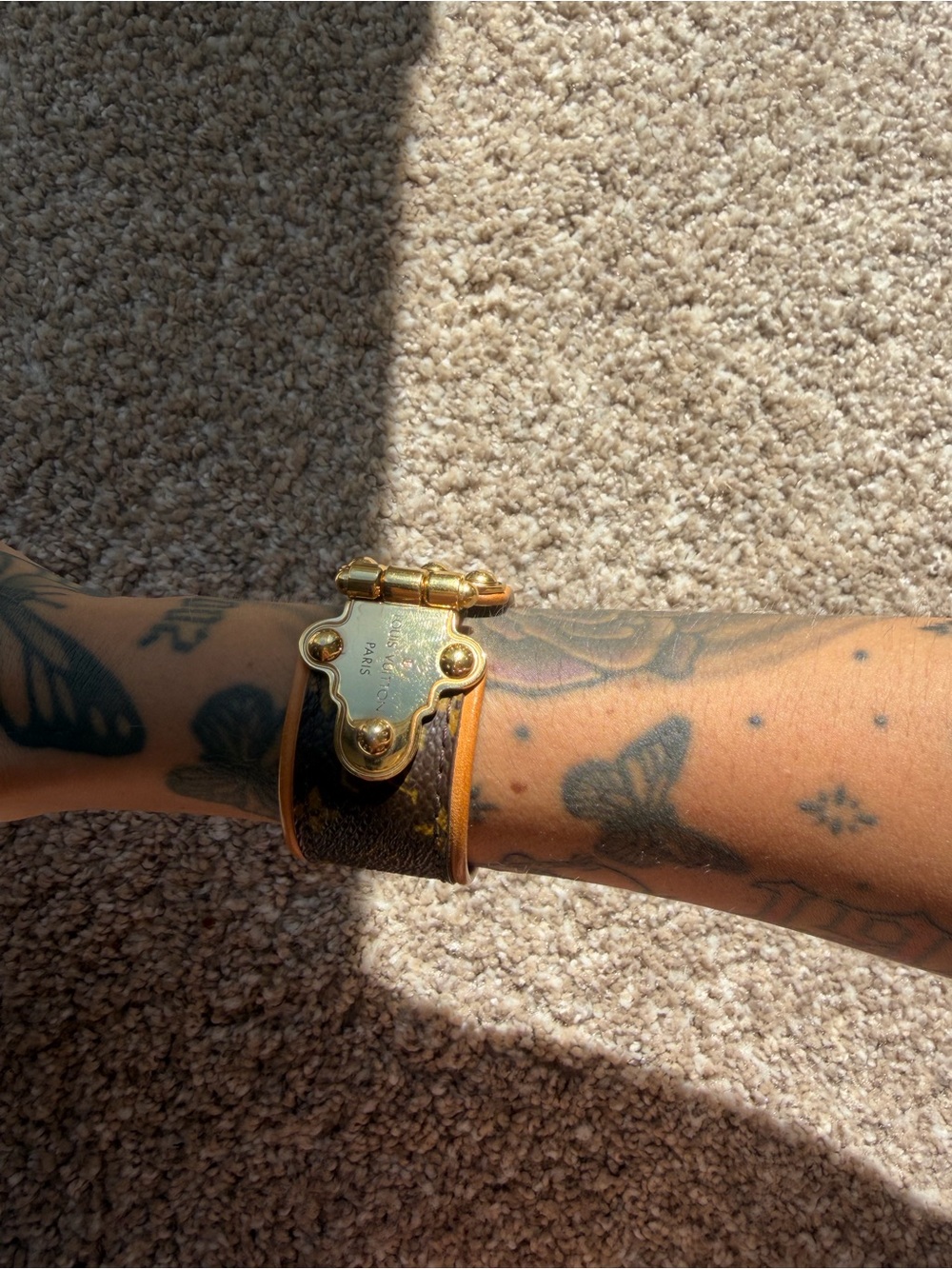 Louis Vuitton Monogram Save It Bracelet Cuff - Picture 14 of 14